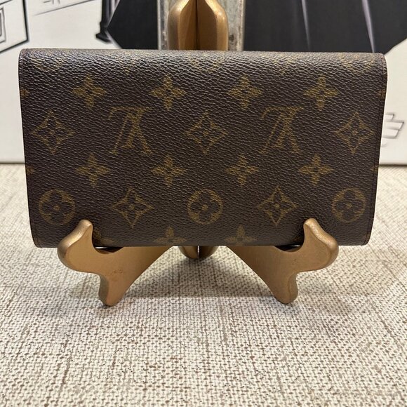 Louis Vuitton Sarah Bi-Fold Wallet - Picture 2 of 12